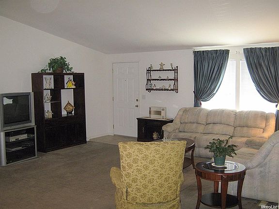 3rd image of 4136 Vicksburg Ln