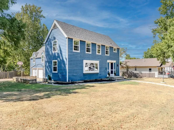 219 Park St, Winfield, KS 67156