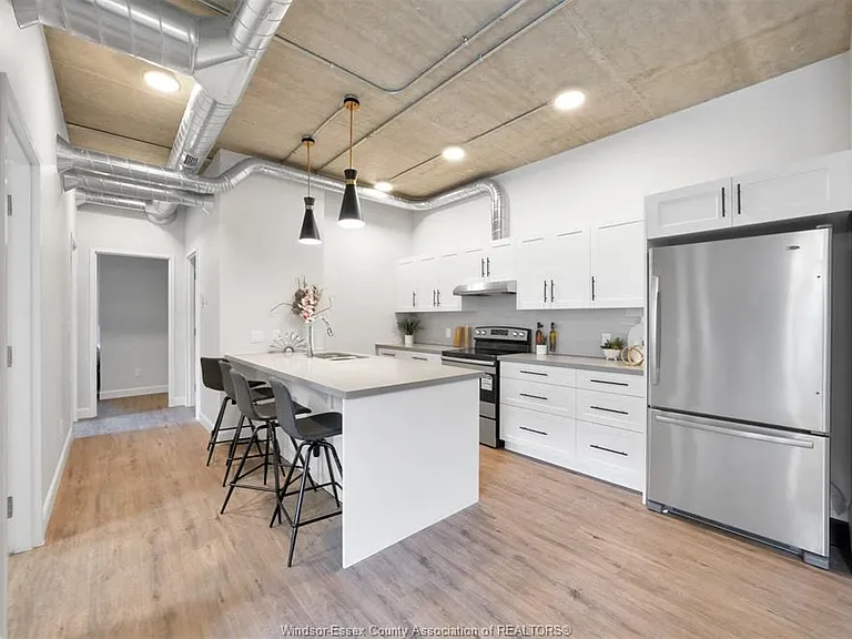 6550 Wyandotte St E #201 — Photo 19