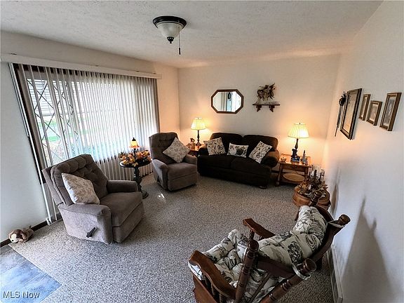 3rd image of 853 Country Club Dr