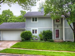 8209 Hammontree Dr, Urbandale, IA 50322