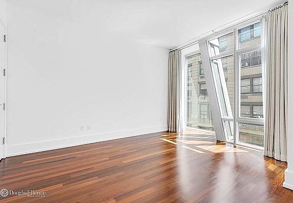 3rd image of 165 W 18th St #5B