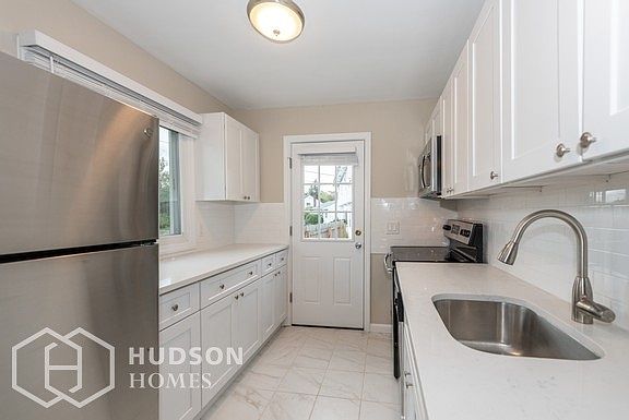 4th image of 18 Marsha Ln