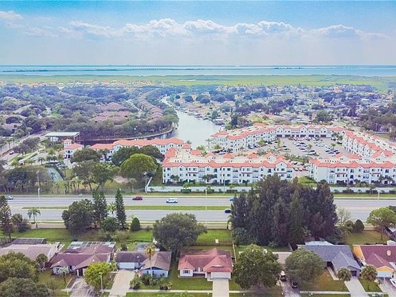 4th image of 10504 Out Island Dr