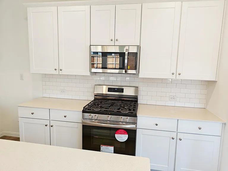 8404 Honeylocust St — Photo 7