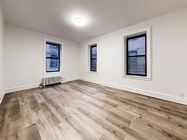 139 Payson Avenue image 2 of 8