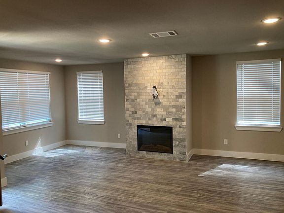 3rd image of 703 Hoke Smith Dr