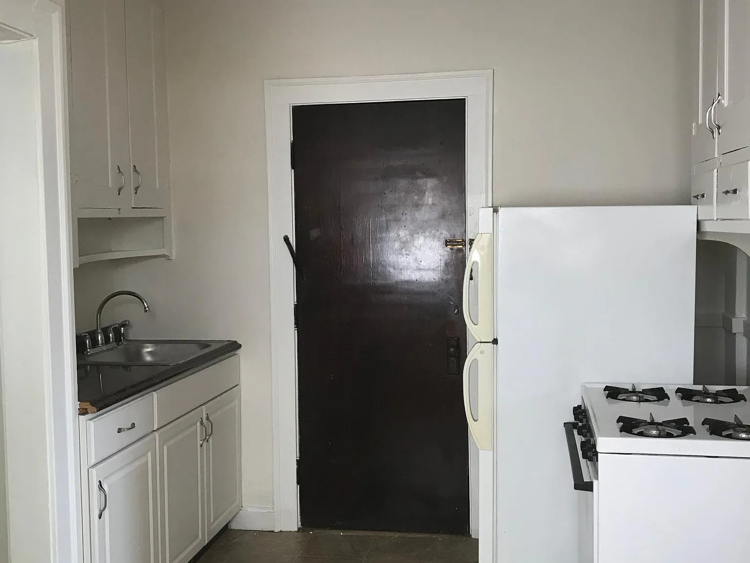 1418 W Clifton Blvd — Photo 2