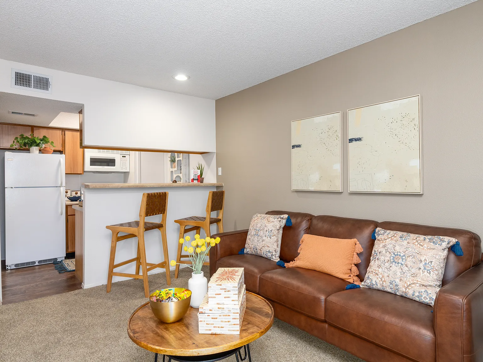 Shadow Ridge Apts. — Photo 2