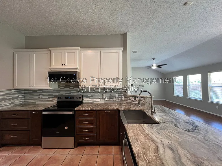 304 E Clover Park Dr — Photo 12