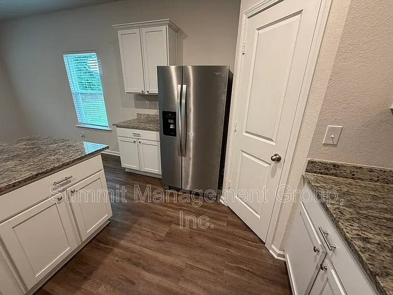 219 Limestone Cir — Photo 10