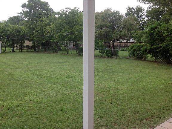 2nd image of 625 Bluebonnet Dr