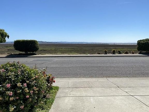 3rd image of 600 Catalina Cir