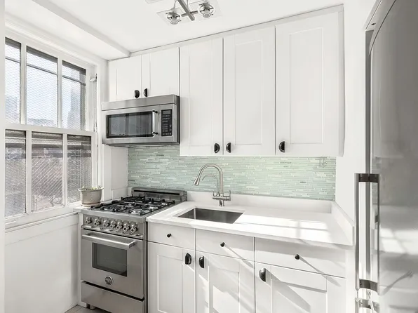 240 E 35th St APT 9B, Manhattan, NY 10016