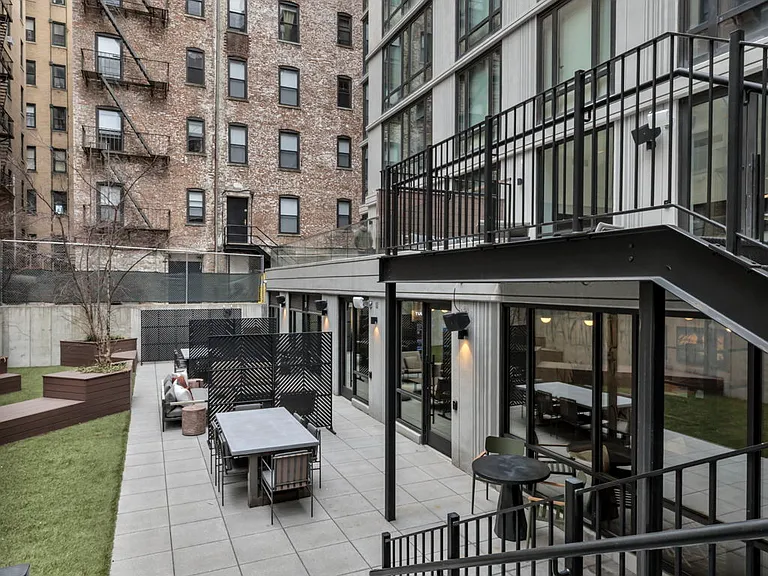415 W 120th St #PENTHOUSE — Photo 25