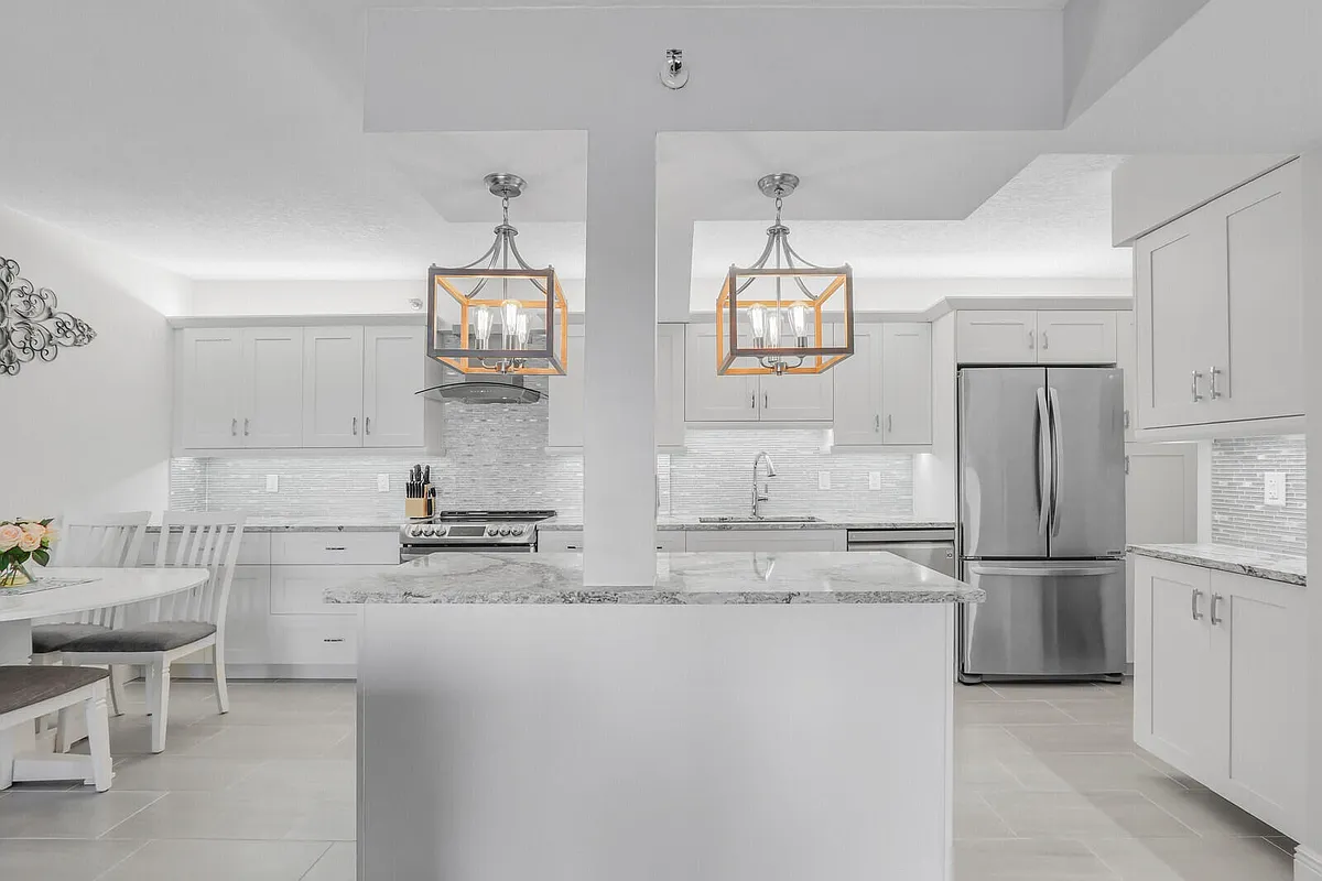 Building Photo - 4444 NE Ocean Blvd #E2