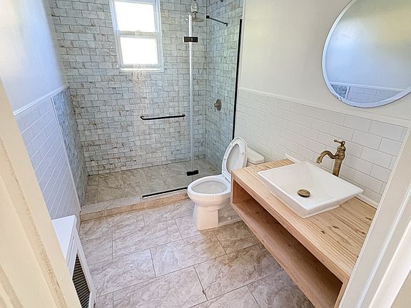 5th image of 516 Forest St Floor 2