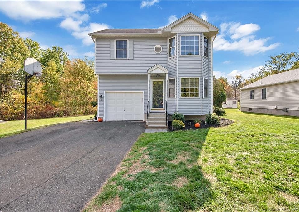 1st image of 3 Pheasant Hill Dr #3