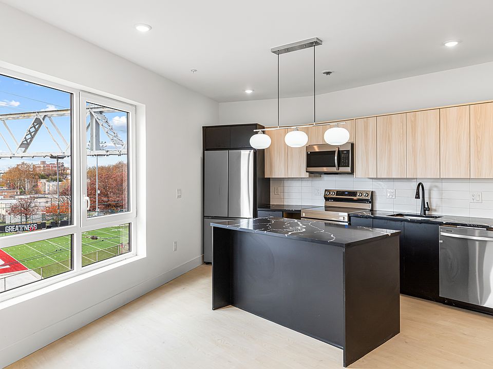 1st image of 2132-38 N 10th St #305