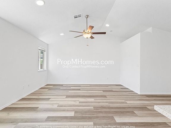 5th image of 912 Norman Ave NE