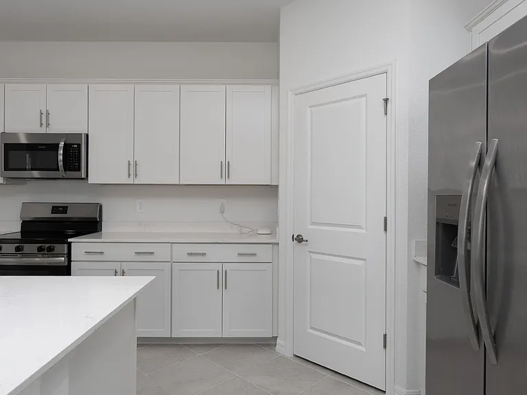 11470 Burgundy Dr — Photo 32