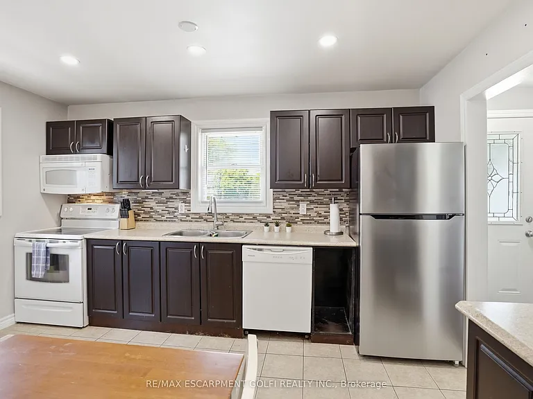 1318 Fisher Ave — Photo 5