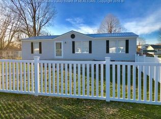 Pine St, Hurricane, WV 25526