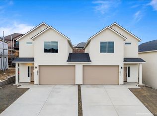 5861 & 5865 W 40th Ct, Kennewick, WA 99338