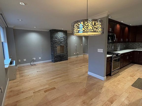 5th image of 850 Howard Ave APT 5B