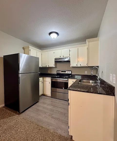 944 N Storer Ave — Photo 3