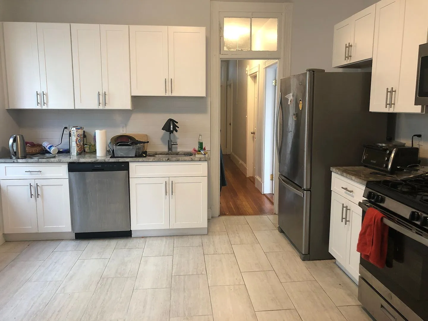 No Brokers Fee, In-Unit Washer and Dryer, Pets- Friendly Unit, Porch, Greal Location! — Photo 1