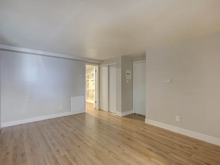 21 Logan — Photo 30