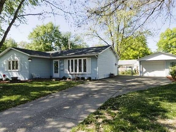 Detached 1.5 Car Garage