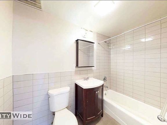 4th image of 1570 2nd Ave #2H