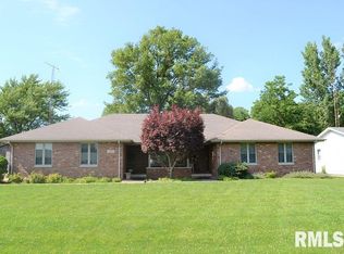 409 W Tremont St, Waverly, IL 62692