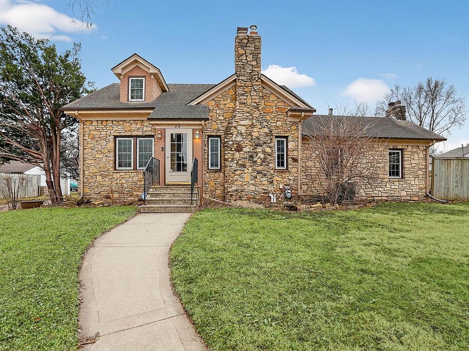 1st image of 215 Arden St