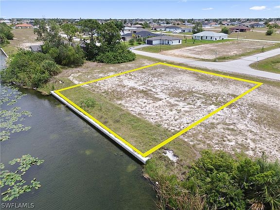 4th image of 2083 NW 17th St