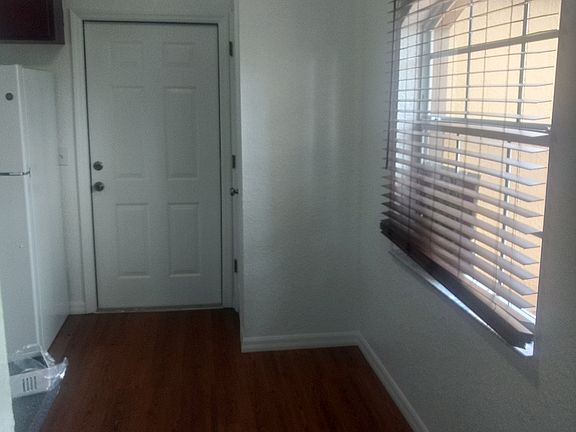 3rd image of 322 Arrowroot Rd