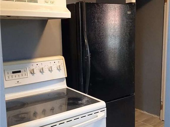 3rd image of 1476 Dufferin Pl
