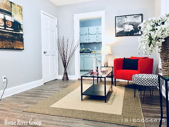 3rd image of 137 N Lawn Ave APT 6
