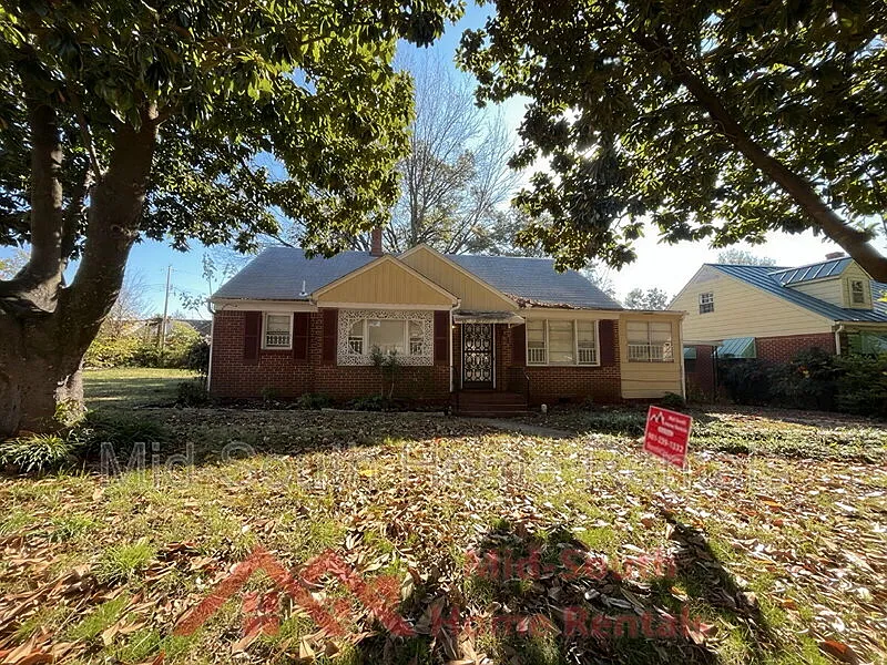 3 bed, 1.0 bath, 1407 sqft, $950 — Photo 1