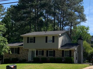 1003 Strawberry Ln, Ellenwood, GA 30294