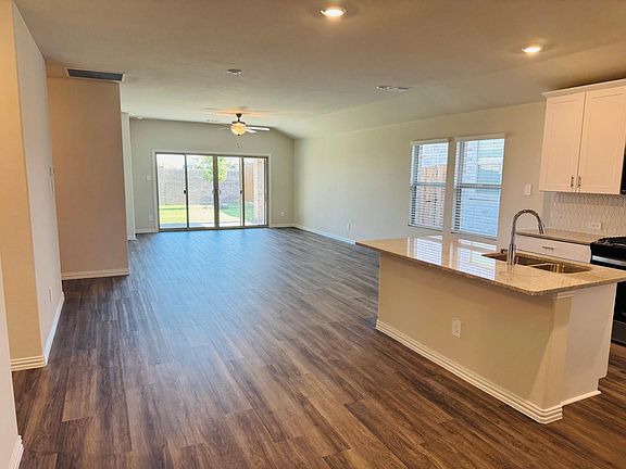 5th image of 801 Easthill Dr