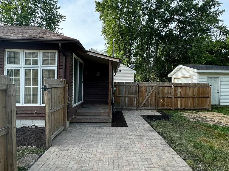 115 N Greenfield Ave — Photo 5