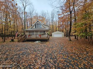 4 Chelsea Ln, Hawley, PA 18428