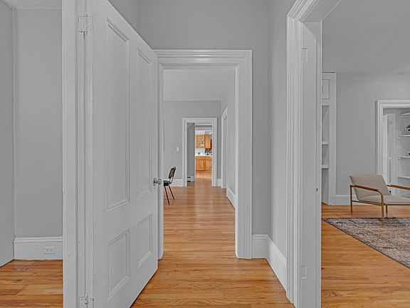 3rd image of 302 Chestnut St