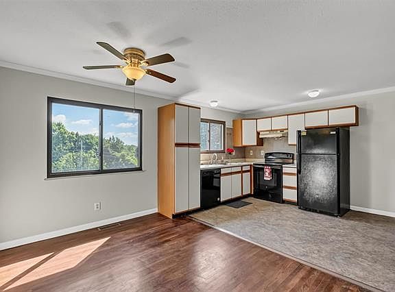 3rd image of 1741 Leafcrest Dr