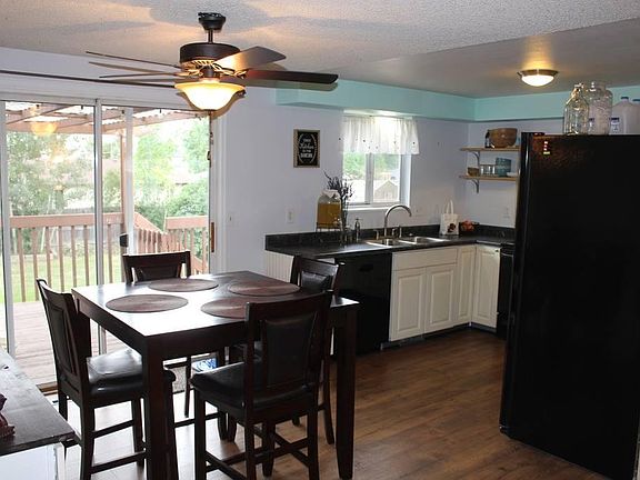 Dining Area leading into Kitchen.