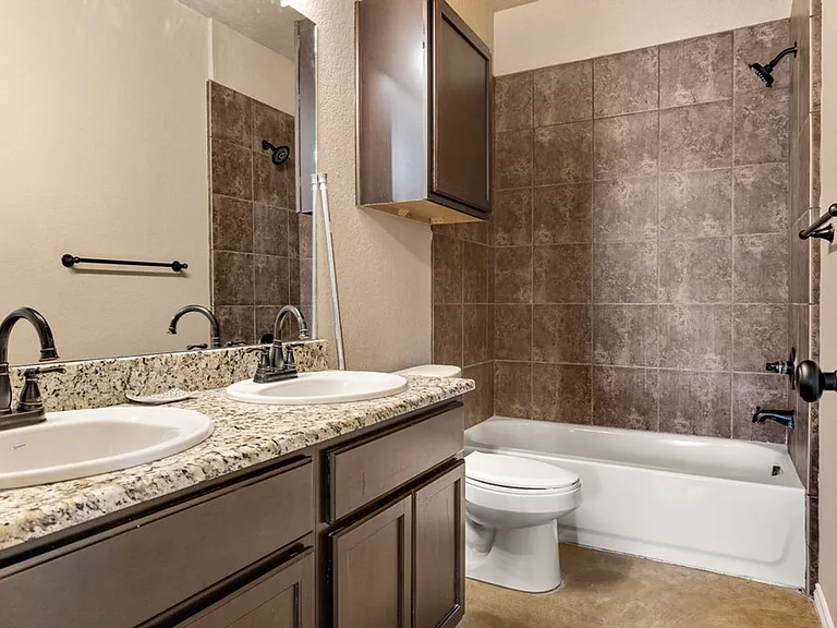 216 Stone Gate Dr — Photo 12