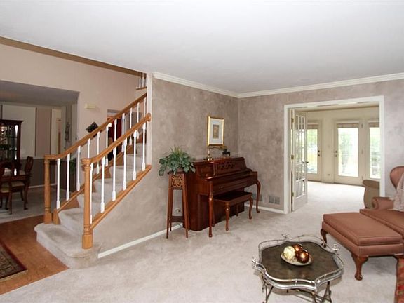 5th image of 1217 Thorndale Ln